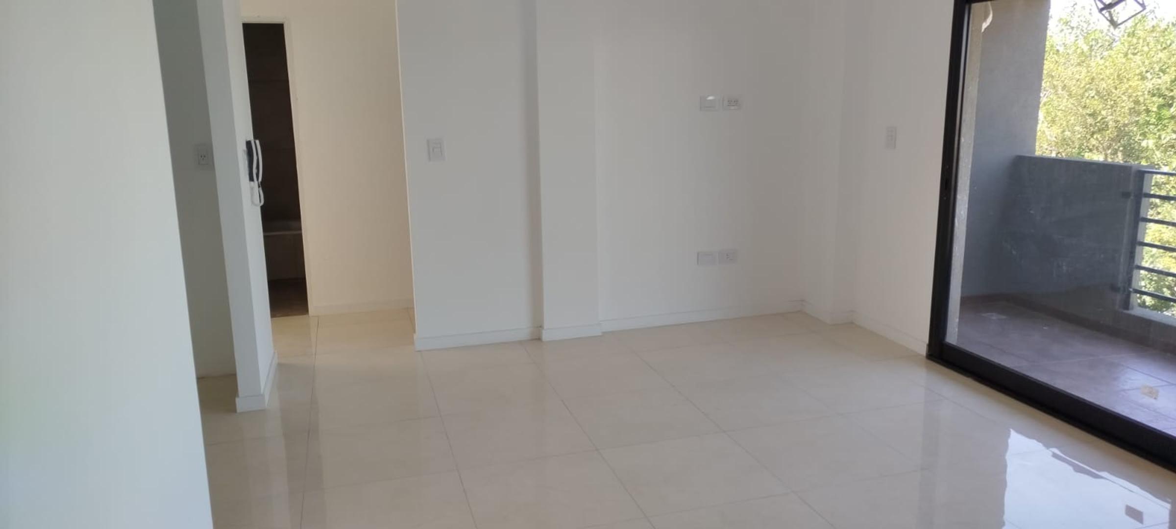 Departamento en Alquiler en Villa Luzuriaga, $ 850.000