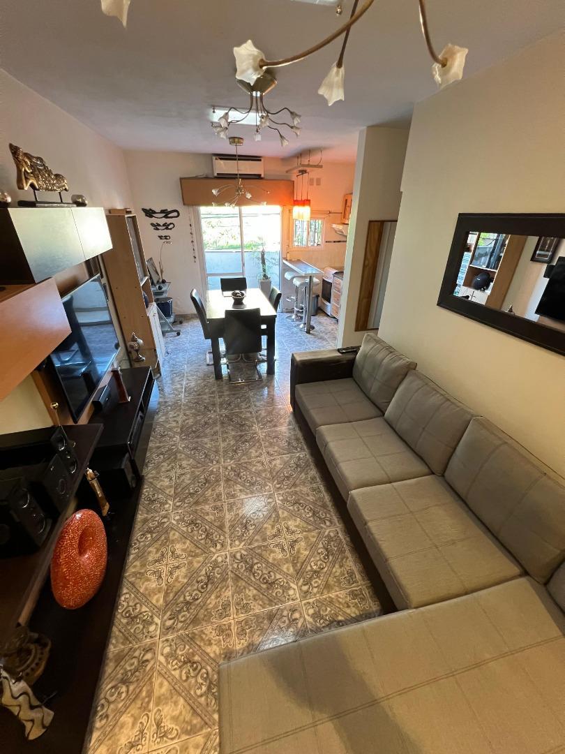 Tacuari 900 , Piso 1