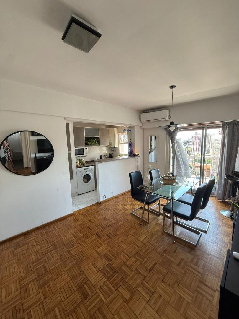 Departamento  de 3 amb con dos balcones en venta .