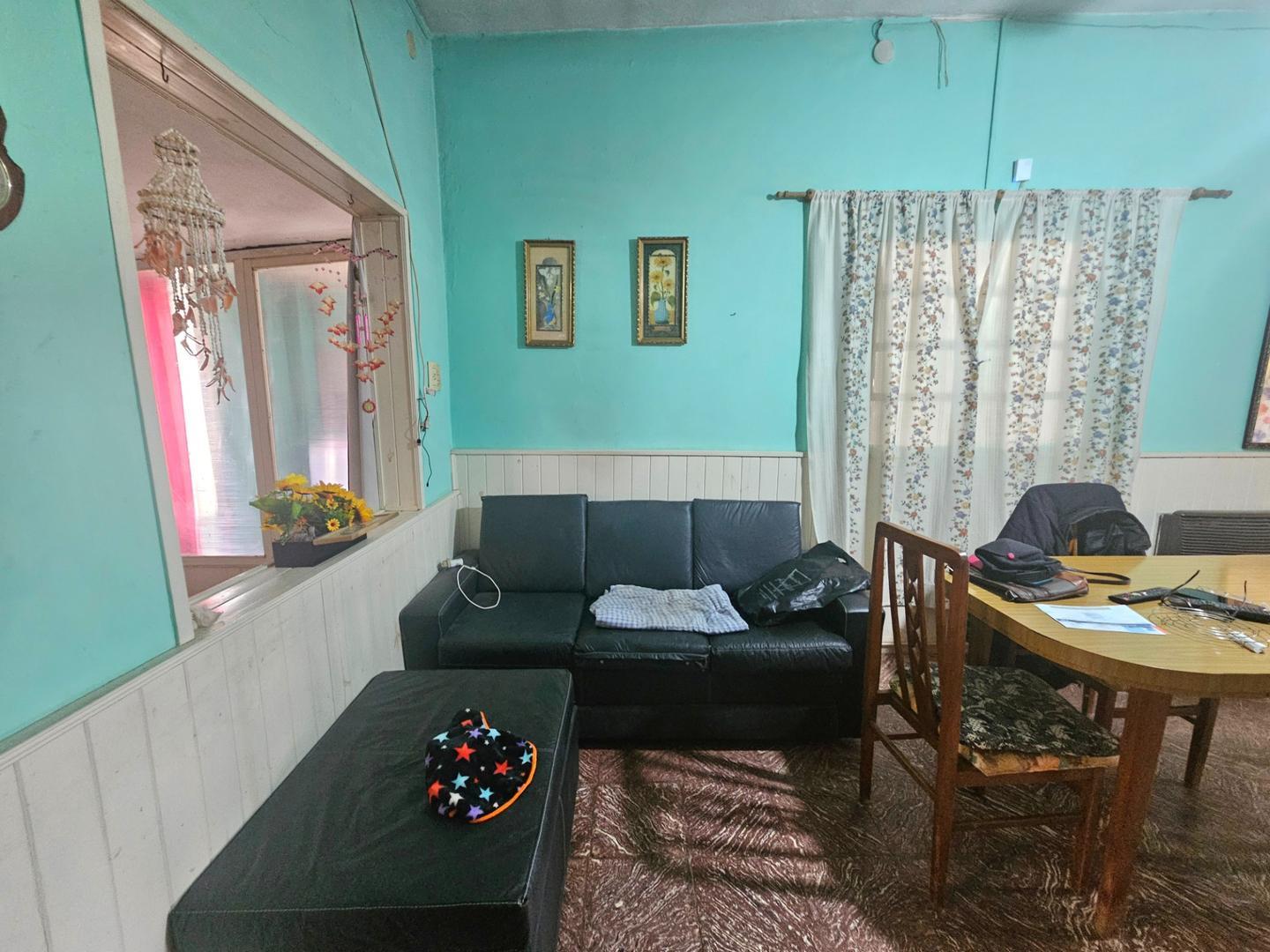 CASA EN VENTA DE 3 AMBIENTES CON GRAN TERRENO GDRO BAIGORRIA
