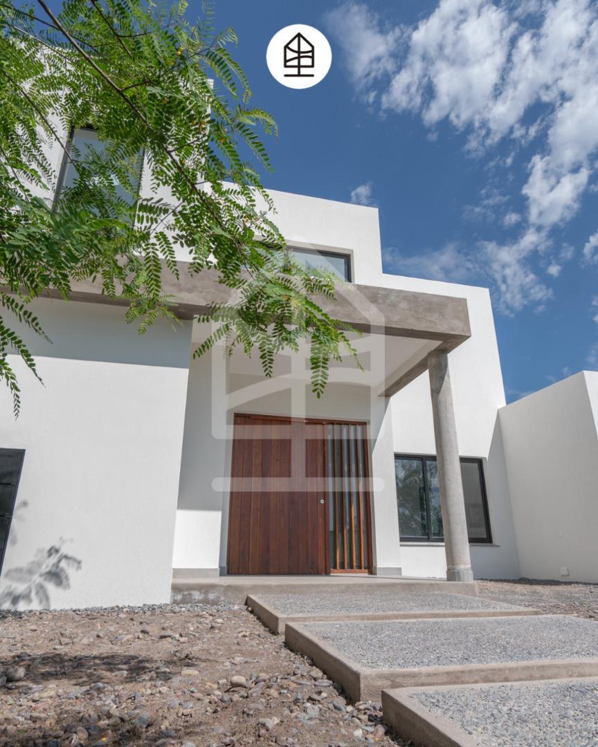 VENDO CASA PRADERAS DE SAN LORENZO