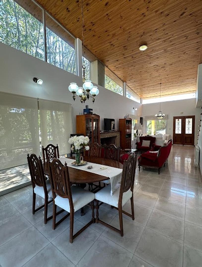 Casa en Venta con 4 cocheras