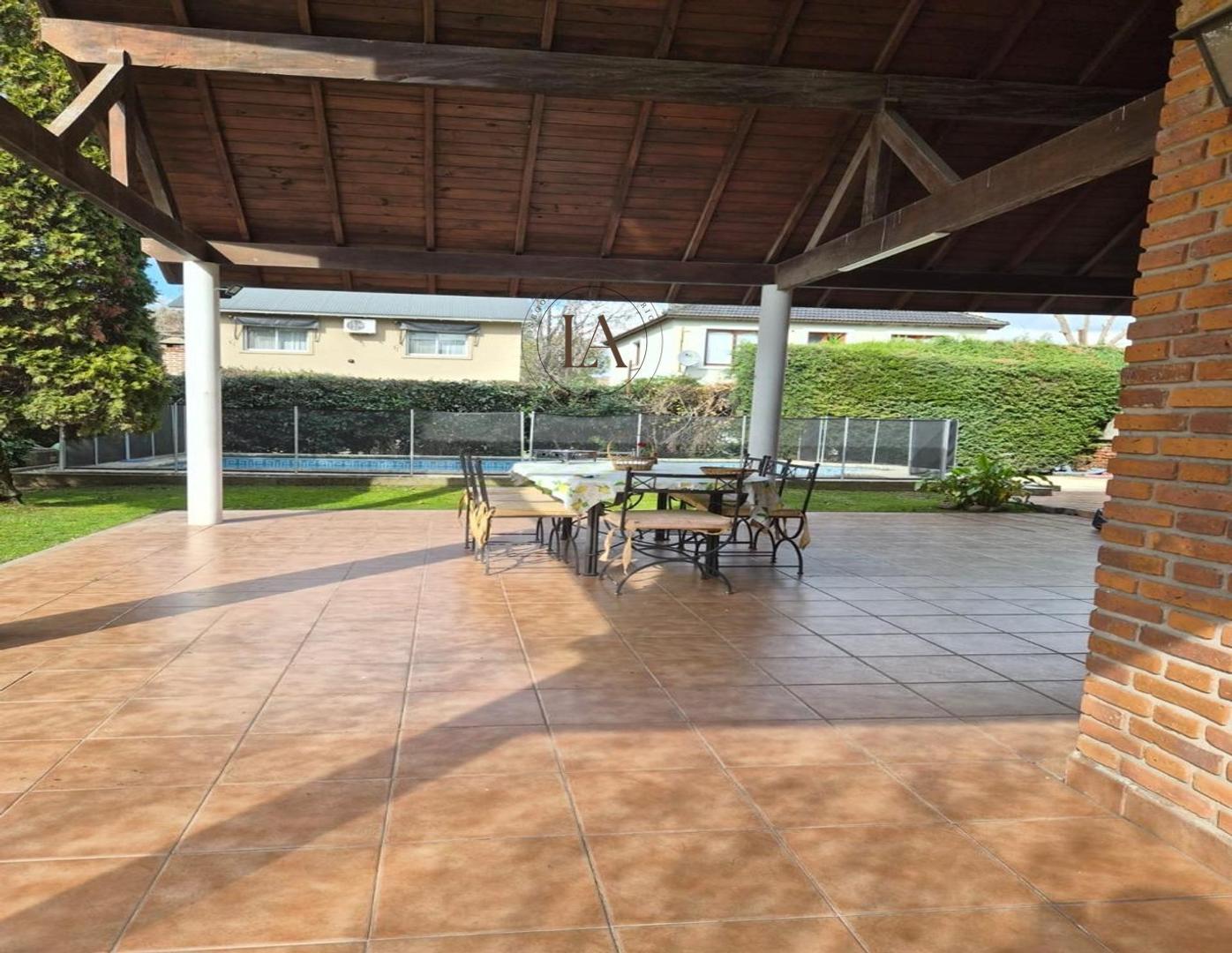 Casa 3 ambientes con 2 baños