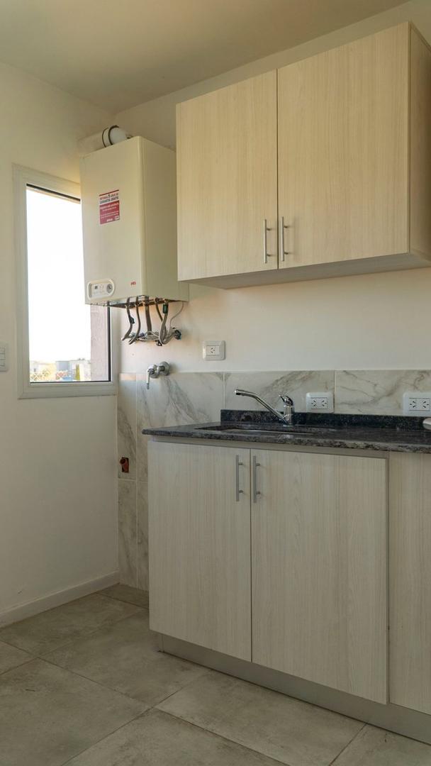 Casa 4 ambientes con 2 baños