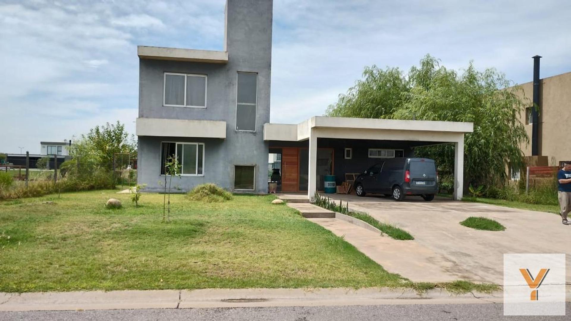 Casa en venta - 3 Dormitorios 3 Baños - Cochera - 820Mts2 - Pilar