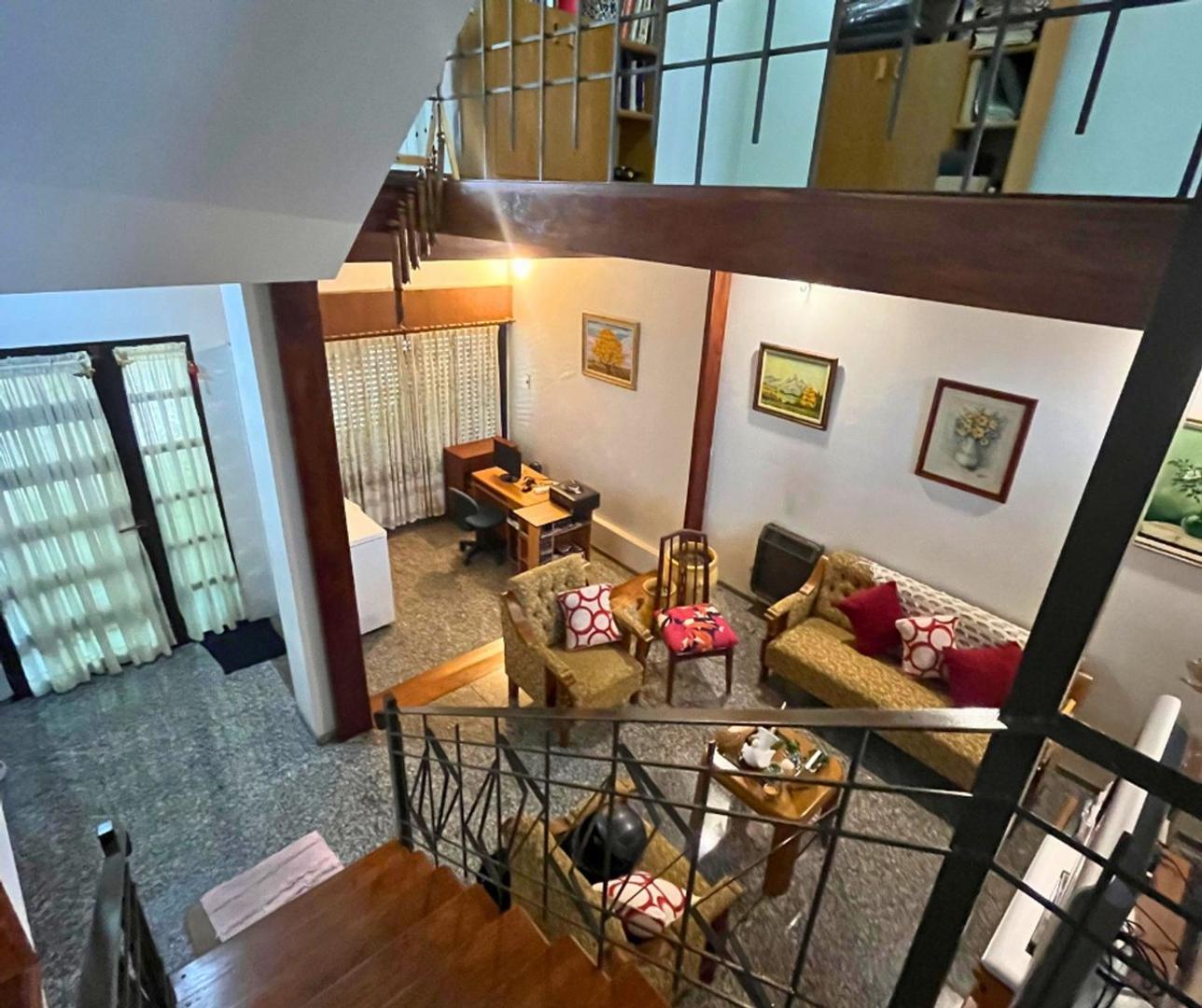 VENTA CASA 4 DORMI C/COCHERAS Y PATIO AZCUENAGA