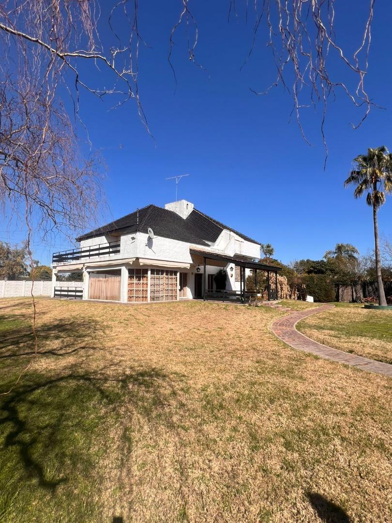 VENTA -Casa - 4 dormitorios - De Vicenzo Grande