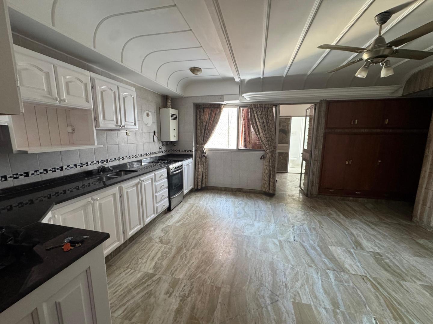 Corrientes 2100, Piso 5