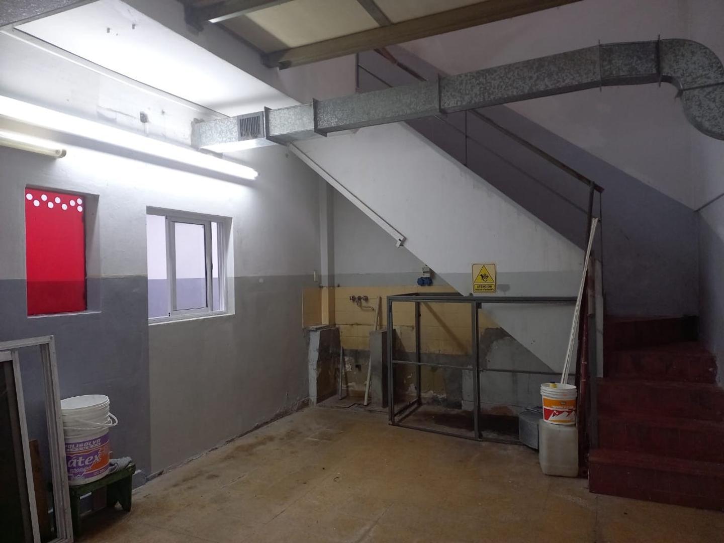 GALPON DE 391 MTS CTOS + VIVIENDA DE 5 AMBIENTES CON PATIO