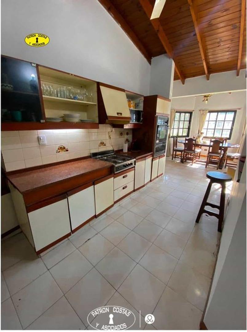 Casa 5 ambientes con 4 baños