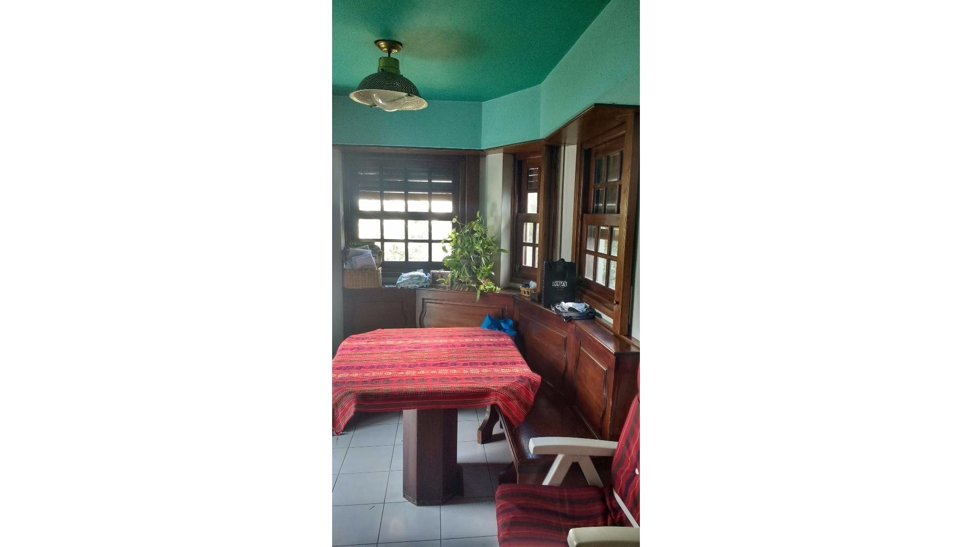 CASA AMERICANA EN EXCELENTE UBICACION