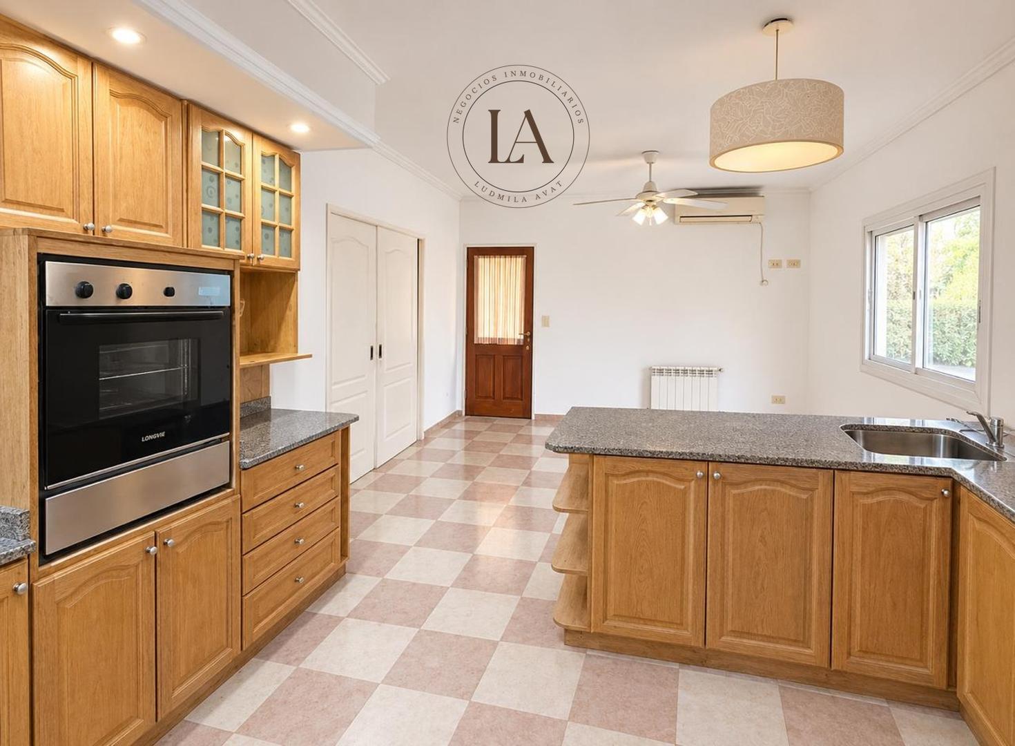 Casa en Alquiler de 3 dormitorios