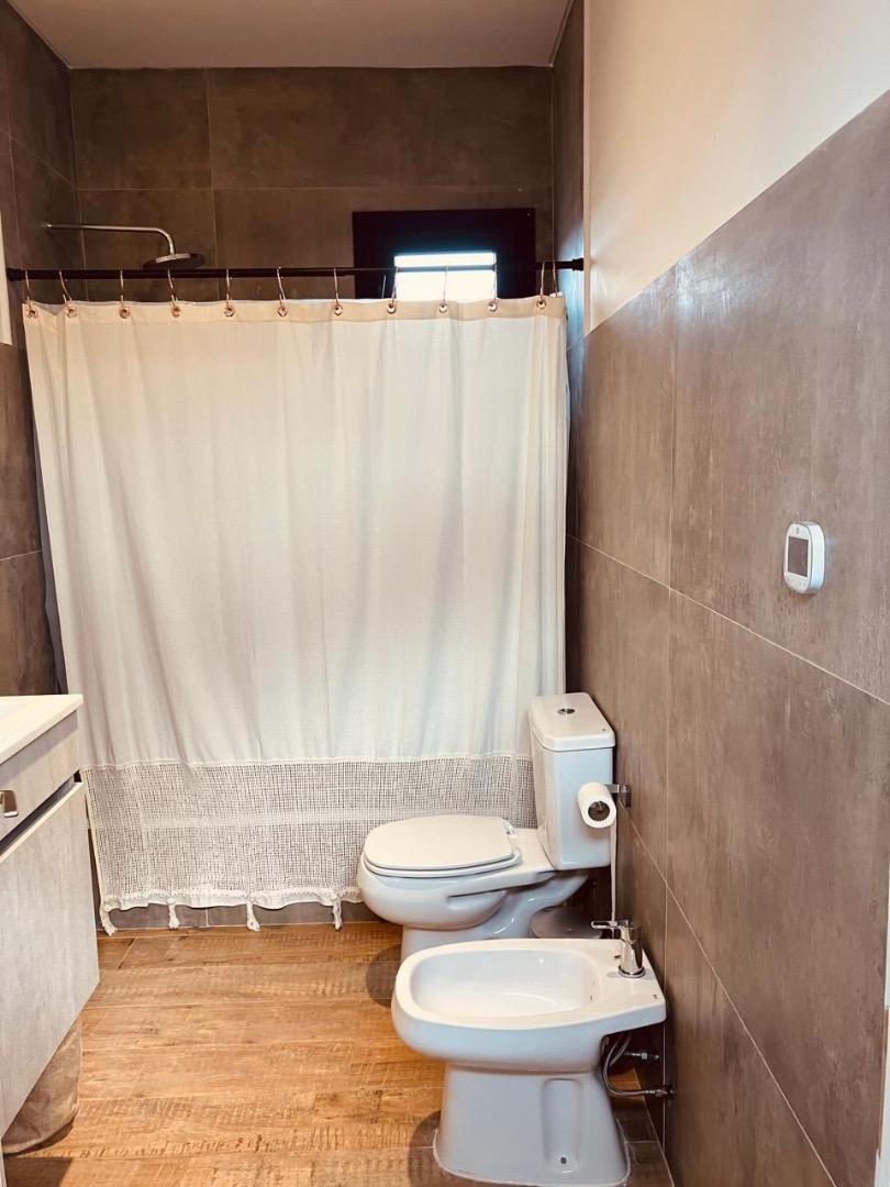 Casa 4 ambientes con 3 baños