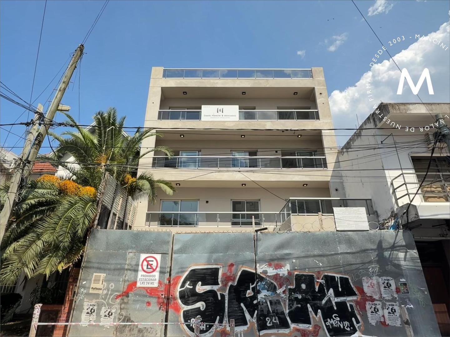 Departamento en venta de 3 ambientes con cochera y terraza privada - Villa Ballester Centro