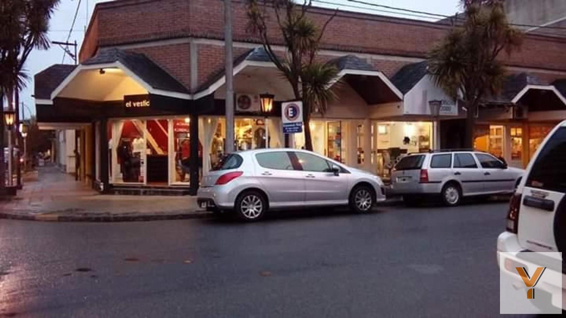 Locales en venta - 6 Locales 2 Baños - 250Mts2 - Necochea