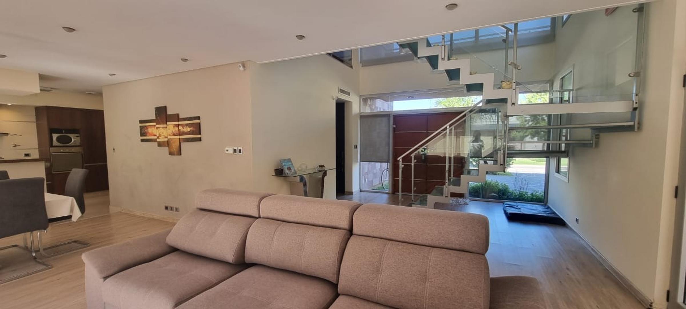 Casa en Venta en Weston, USD 450.000