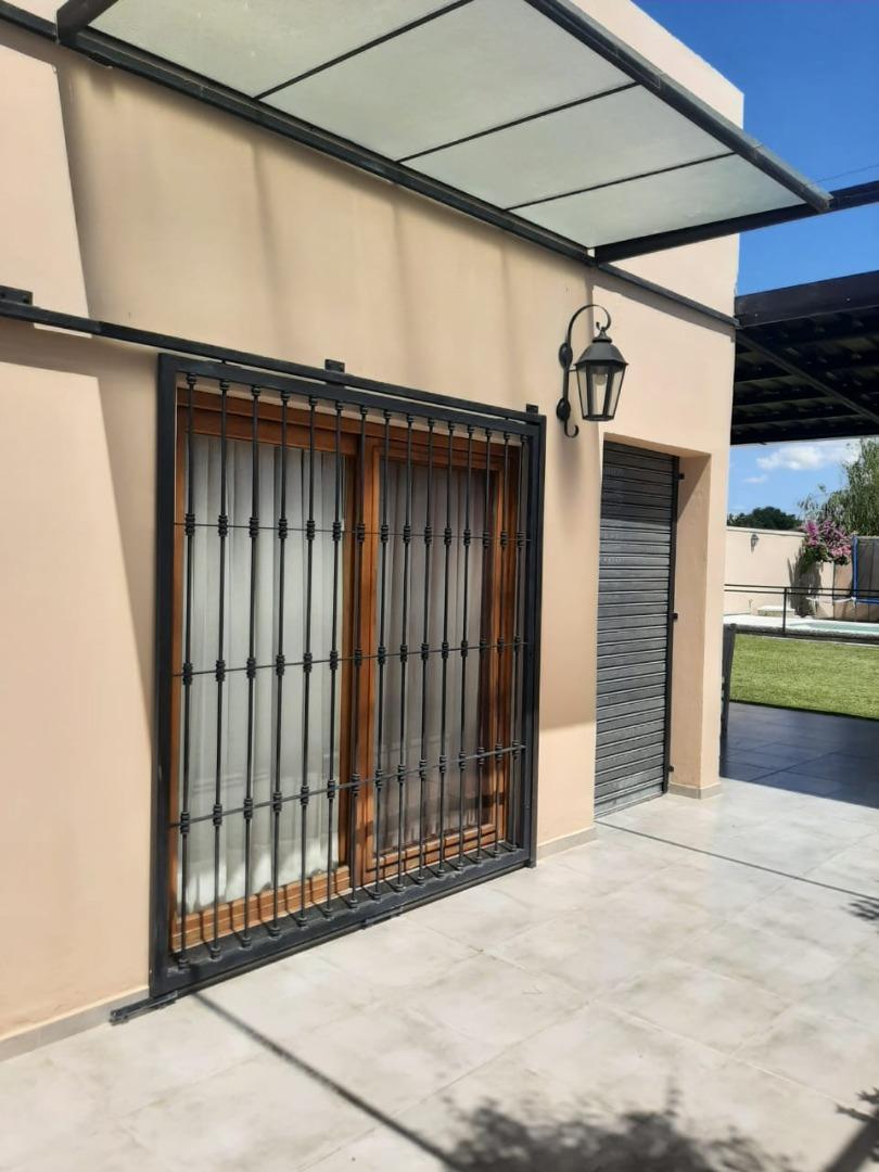 VENDE CASA EN RIACHUELO