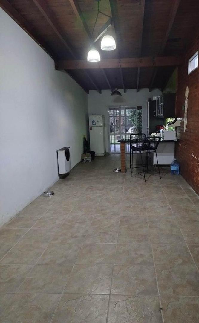 Casa 4 ambientes con 1 baño