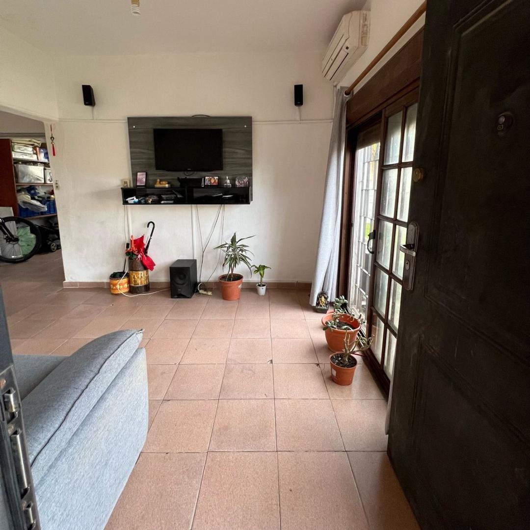 Casa 7 ambientes con 2 baños