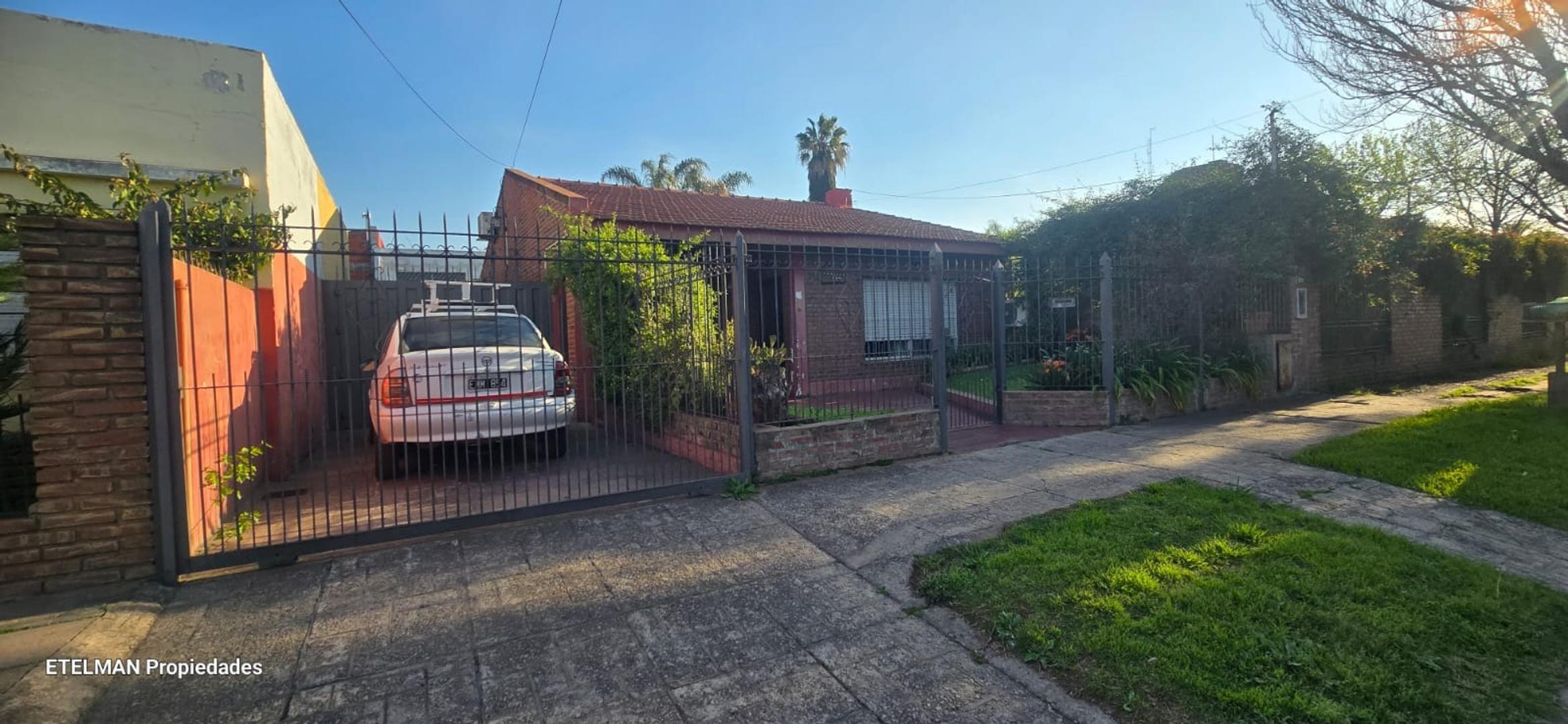 Casa 3 ambientes con 2 baños