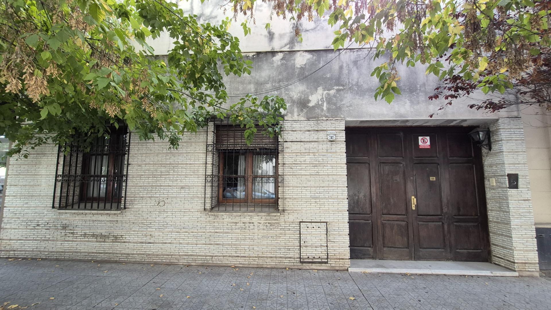 Rivadavia 700