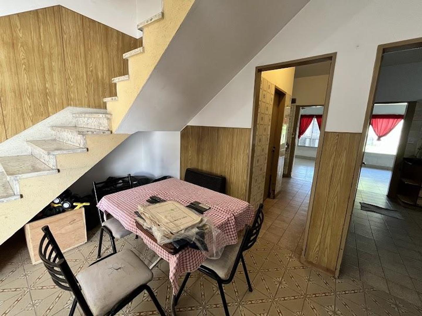 Casa 4 ambientes con 2 baños