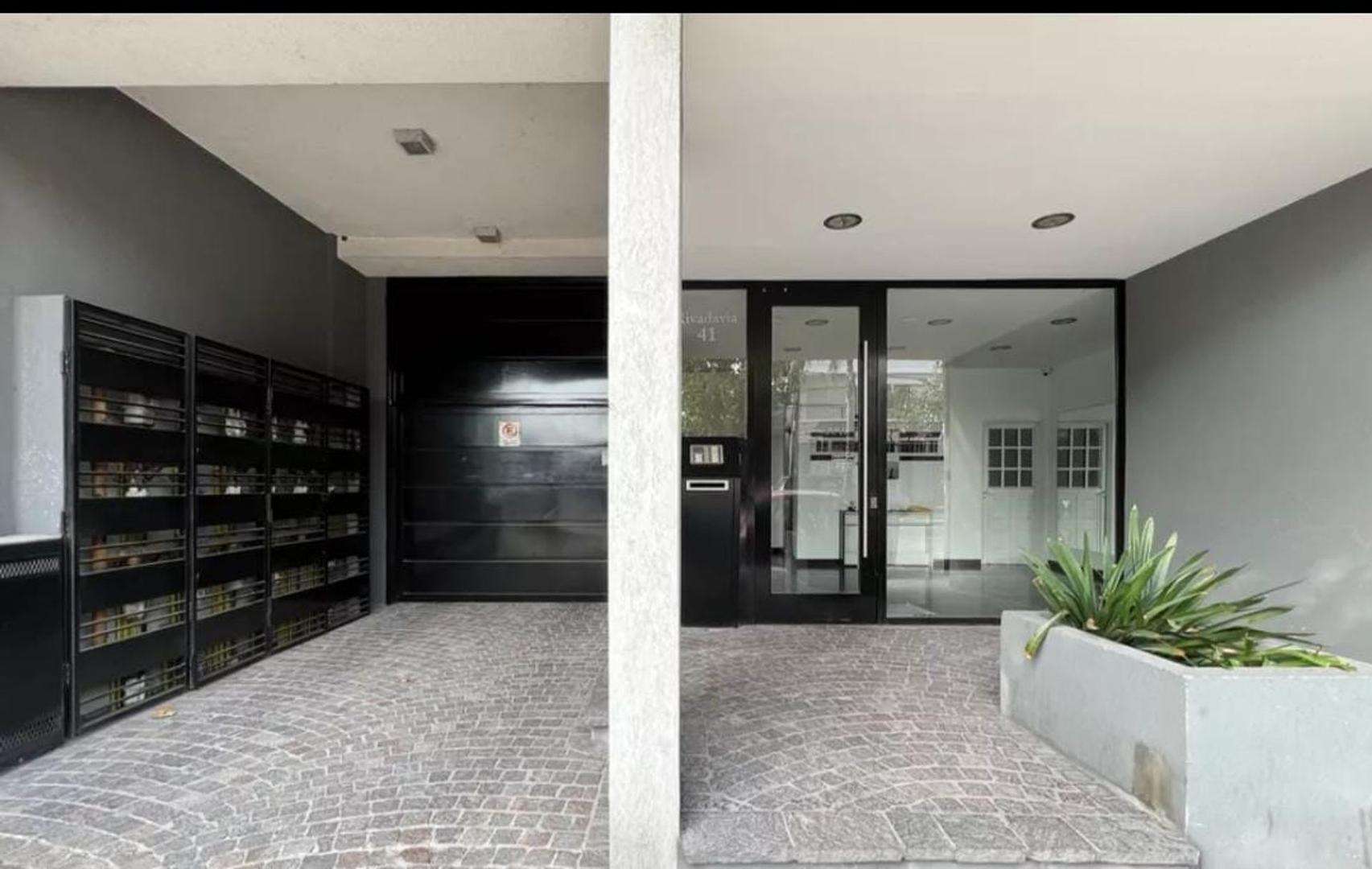 AVELLANEDA 3 AMB .-APTO CREDITO.- CON COCHERA.-