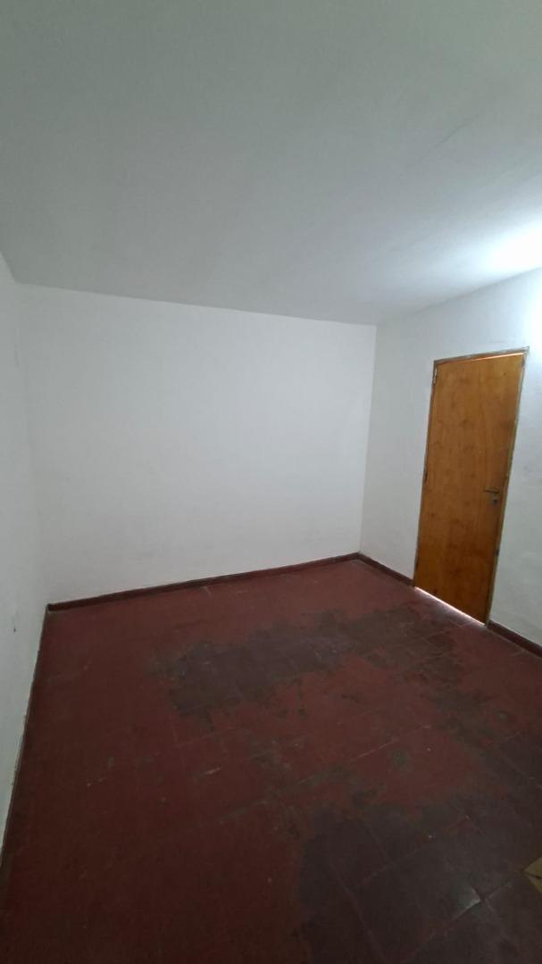 Alquilo casa de un dormitorio en calle Libertad e Ituzaingo