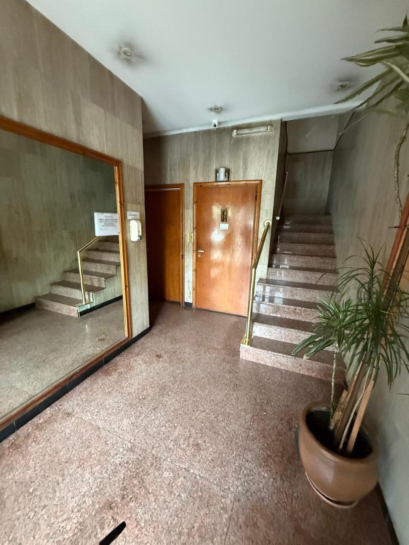 Acha 100, Piso 6