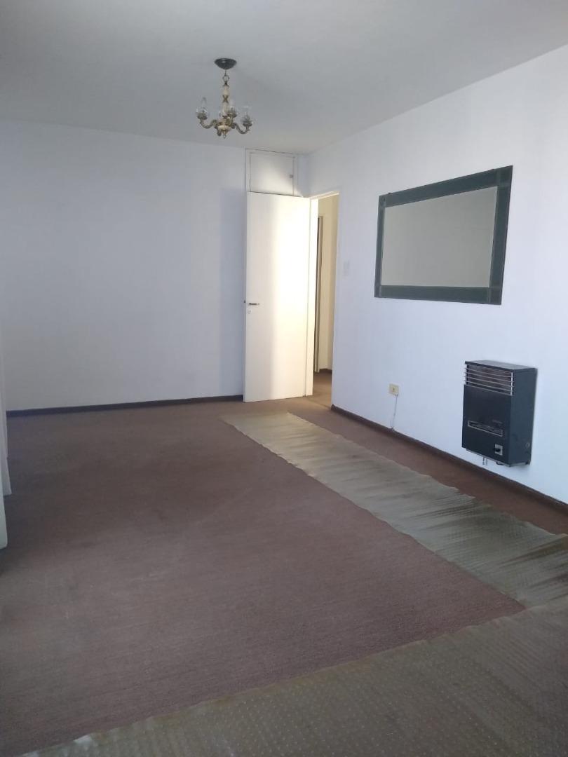 Centro Av. Gral Paz 636 SEMIPISO 2 dor ext c/balcón