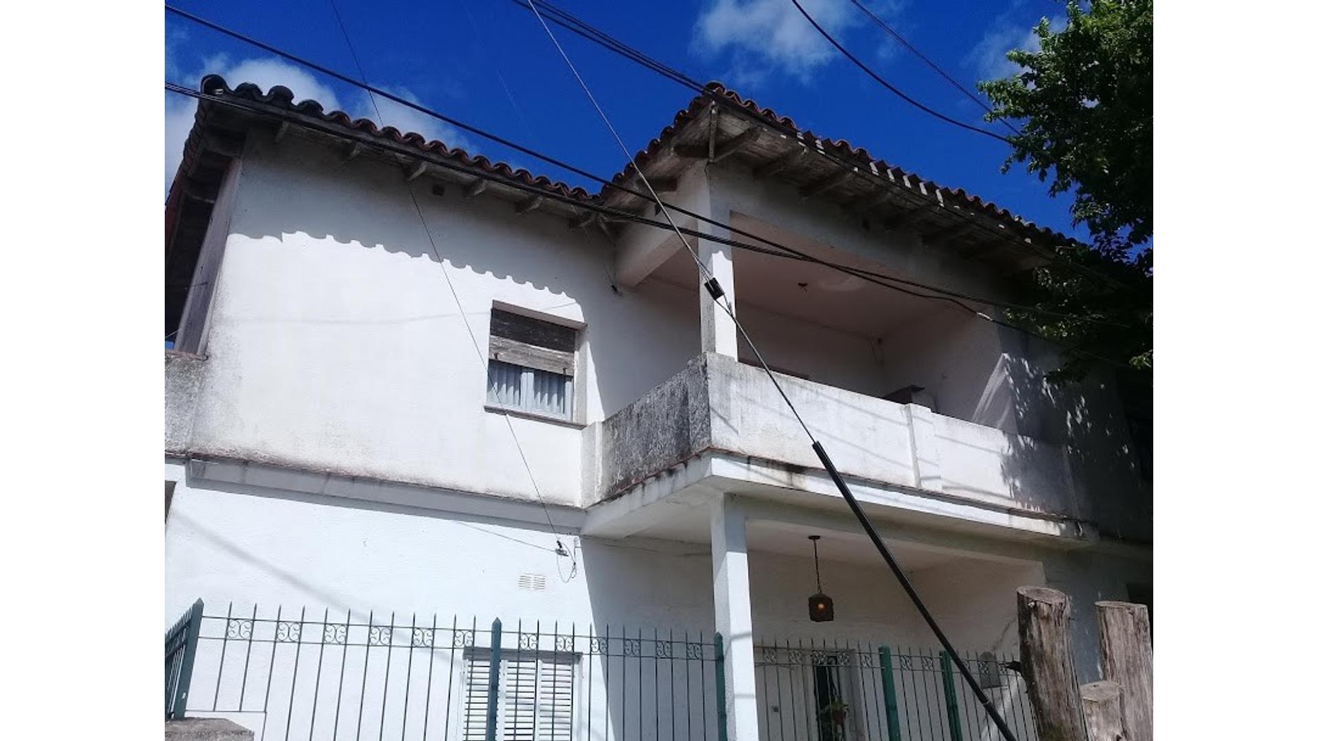 Casa en Ph en 1er piso.  5 ambientes muy amplio