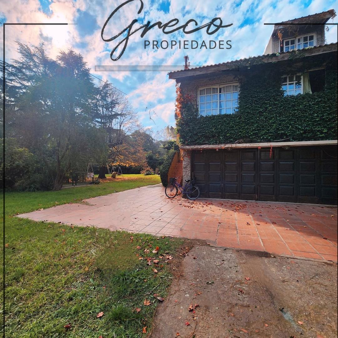 Casa 8 ambientes con 4 baños