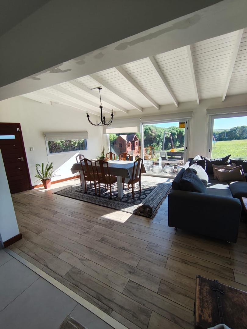 Casa 3 ambientes con 2 baños