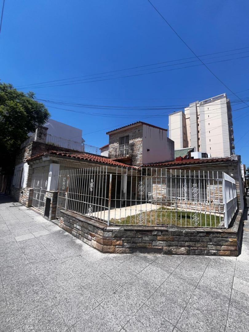 CASA EN VENTA SOREDA 6300 ESQUINA LARTIGAU WILDE