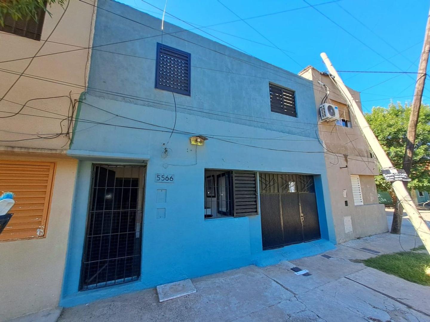 CASA EN VENTA 2 DORMITORIOS CON COCHERA Y PATI0