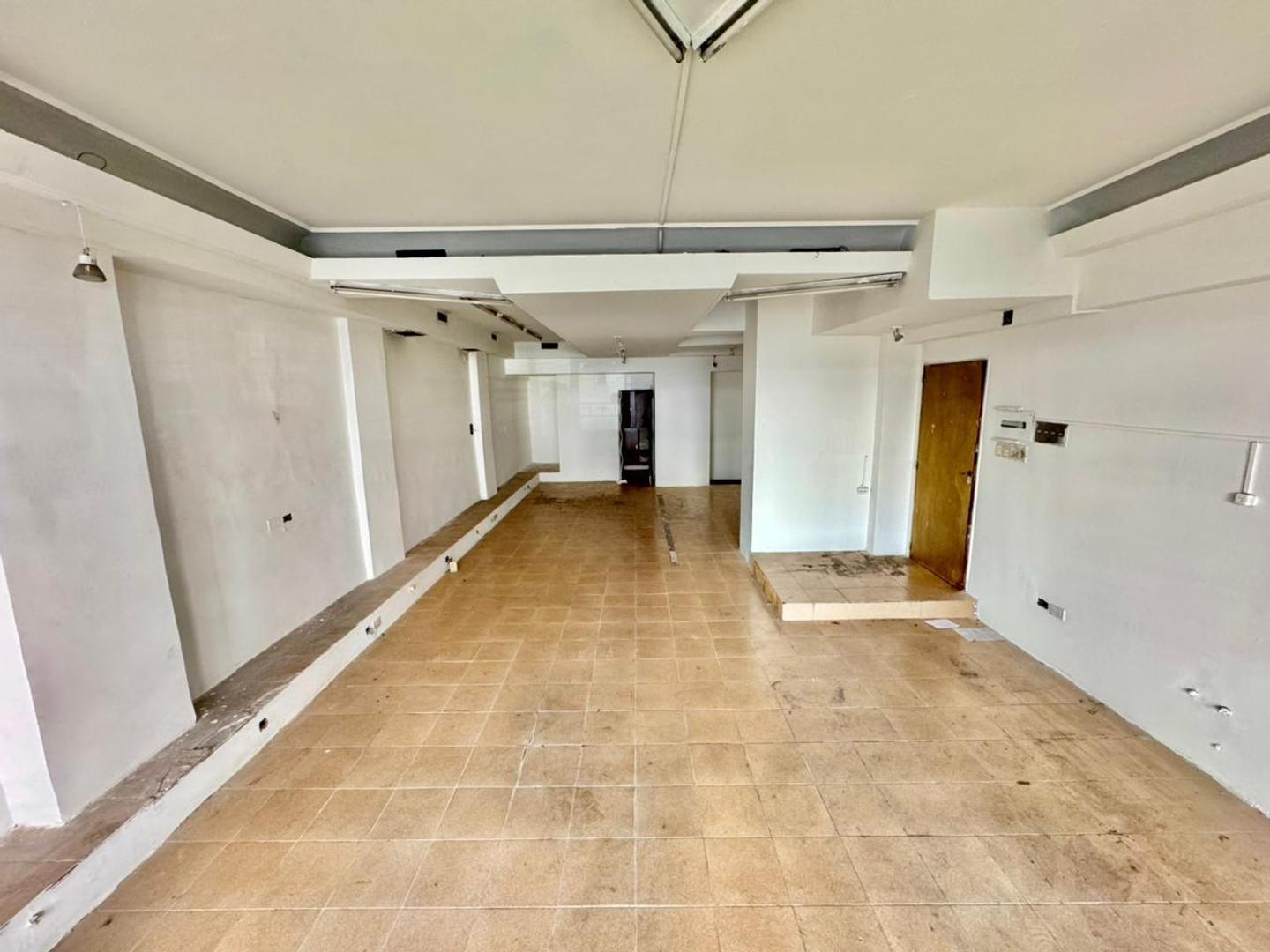 Local en Alquiler 50 años