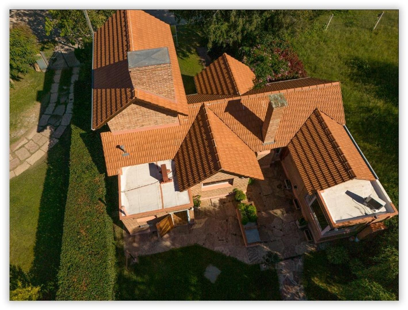 Casa en Venta con 2 cocheras