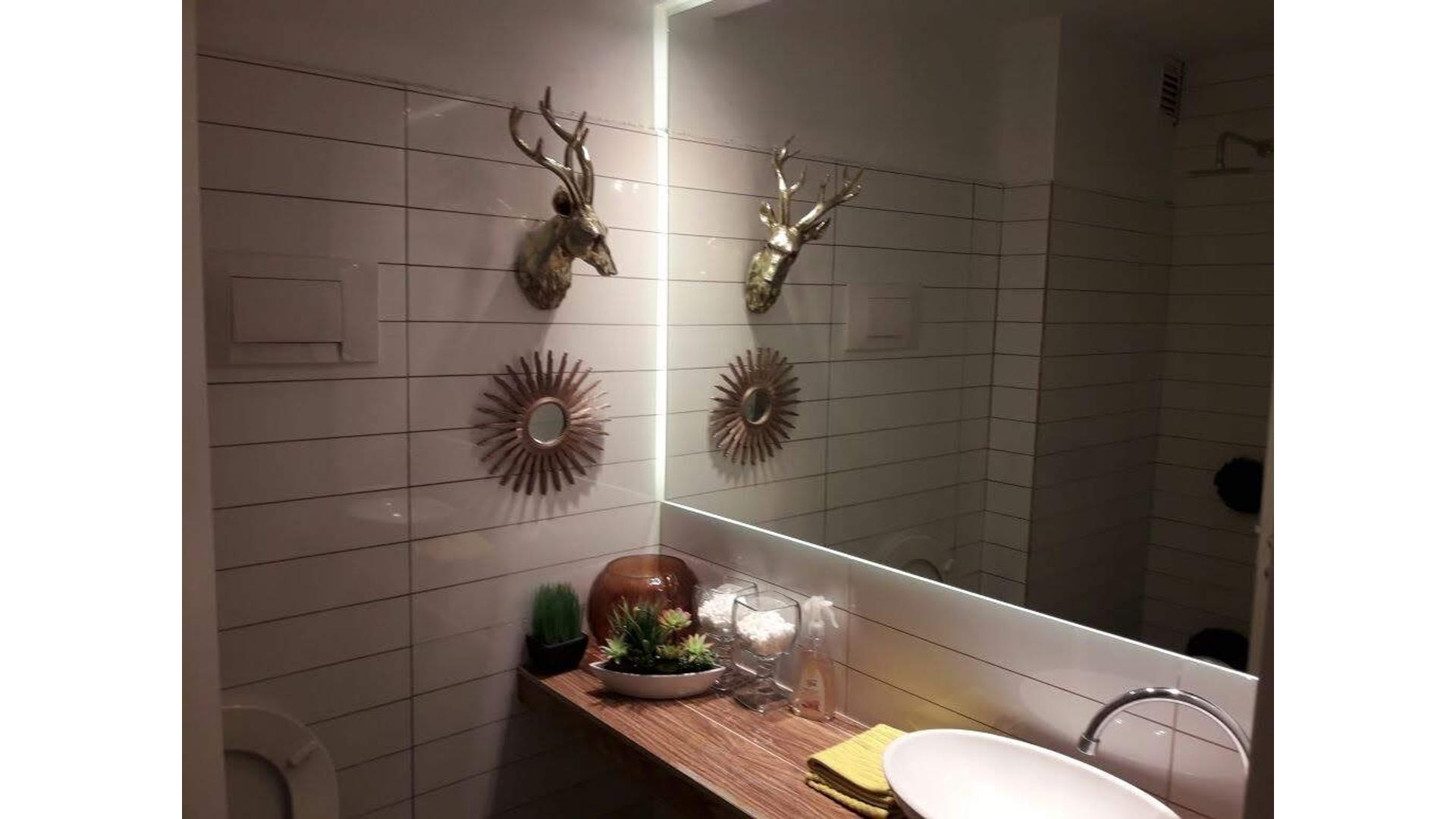 Av Gral Luis Maria Campos 200