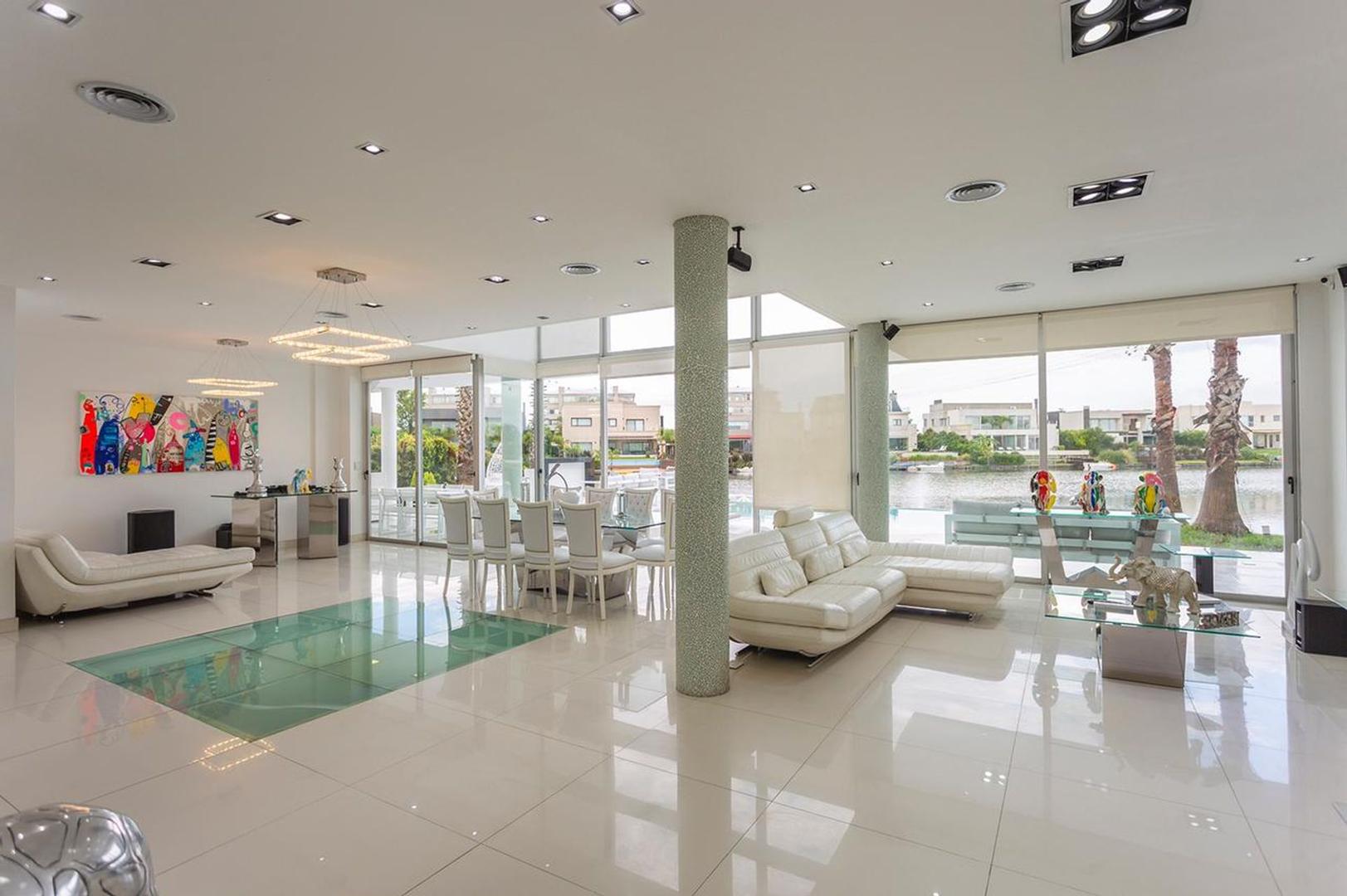 Casa 4 ambientes con 4 baños