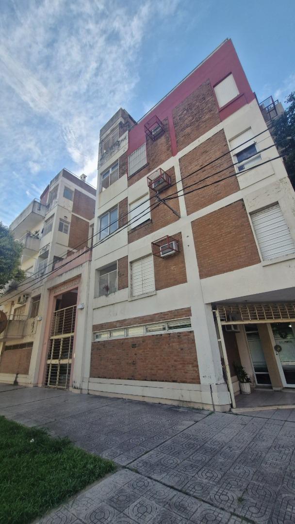 EXCELENTE DEPARTAMENTO DE 2 HABITACIONES Y COCHERA