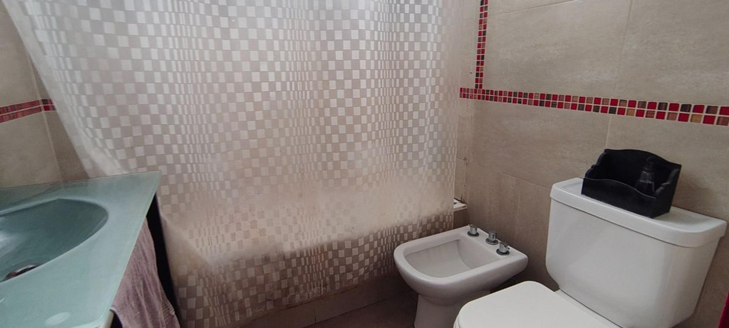 Casa 3 ambientes con 1 baño