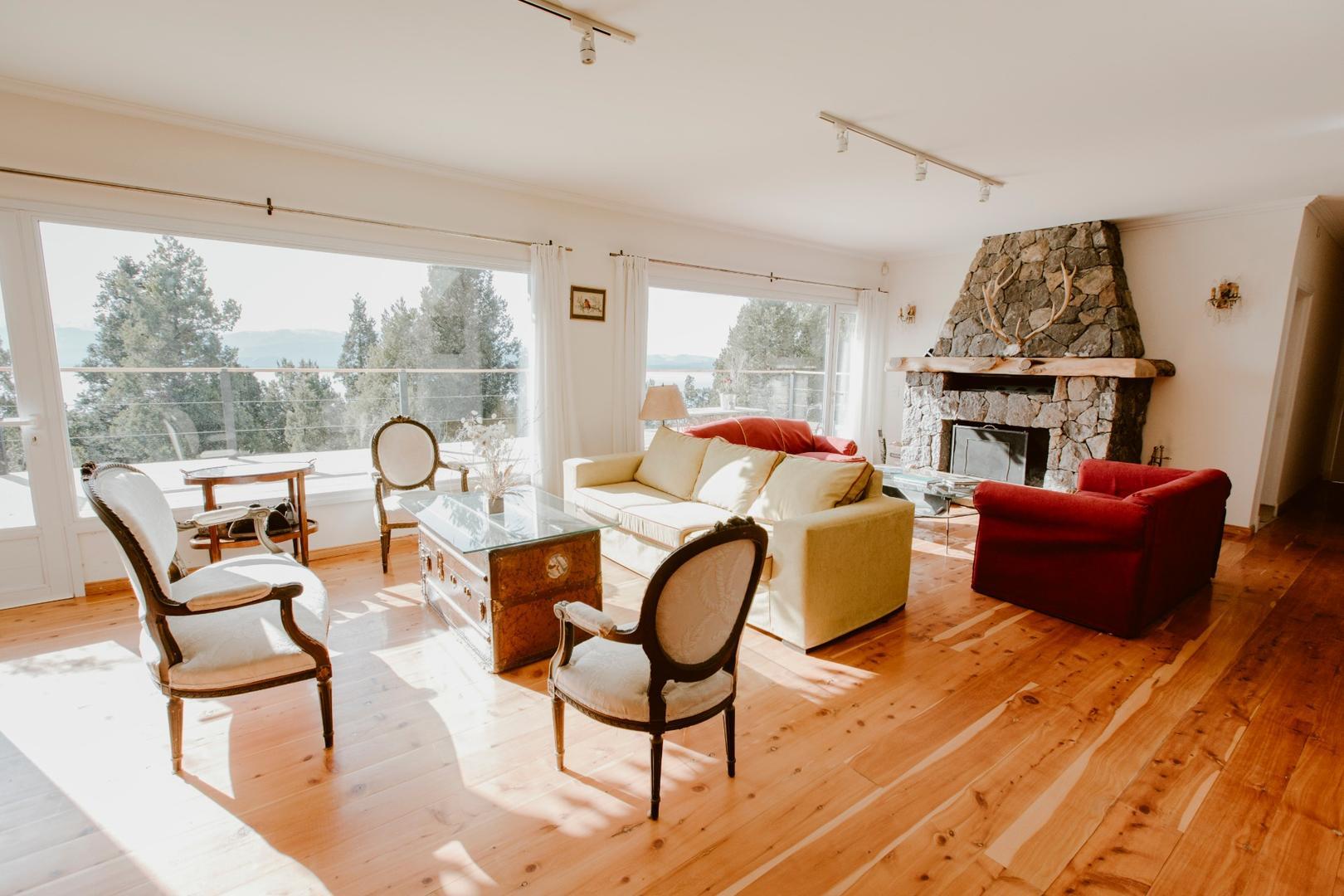 Casa 9 ambientes con 8 baños