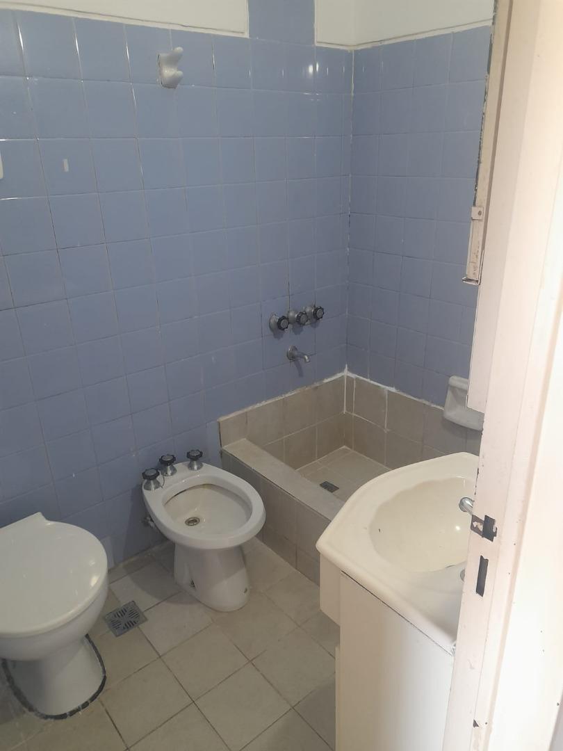 Monoambiente con balcon s/Av. Republica