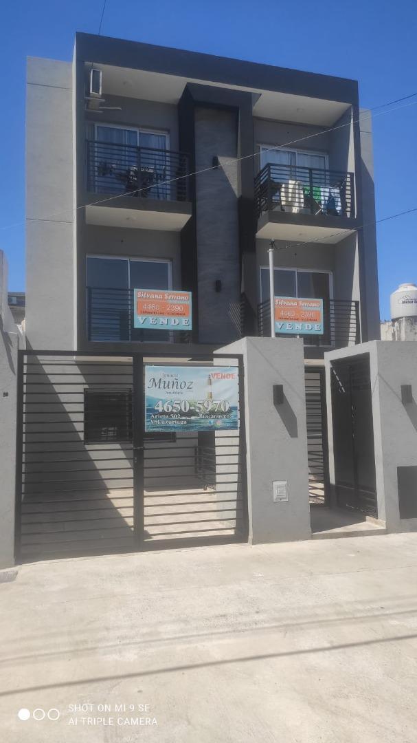 HERMOSO DEPARTAMENTO DE 2 Y 1/2 AMBIENTES C/COCHERA Y PATIO