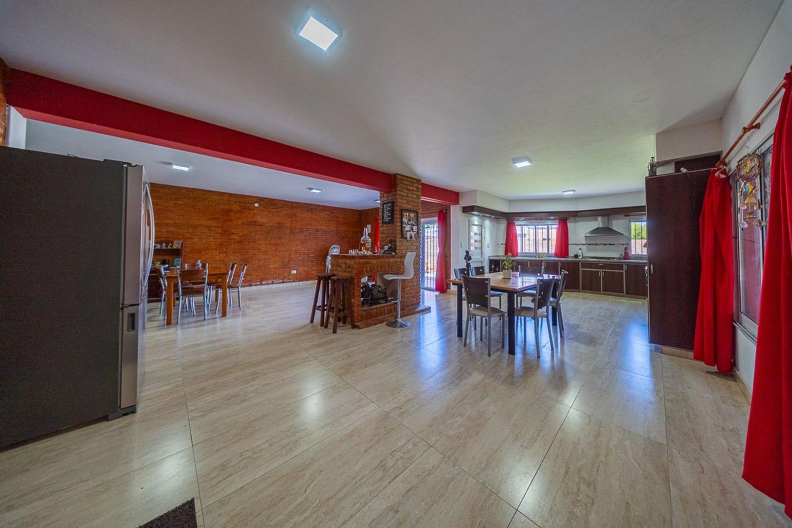 CASA EN VENTA IBARLUCEA 3 DORMITORIOS Y COCHERA