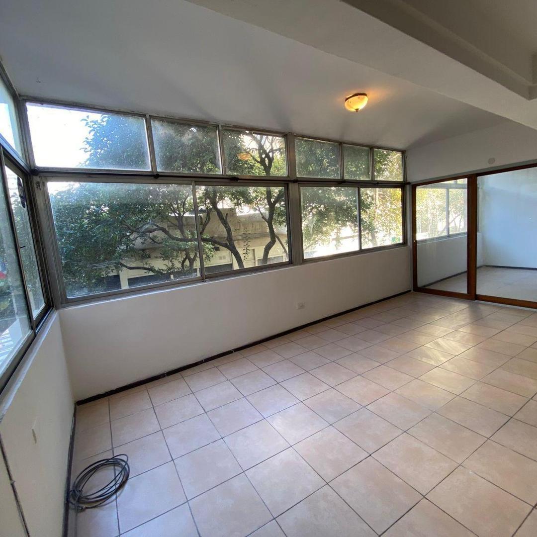 Oficina 3 ambientes con 2 baños