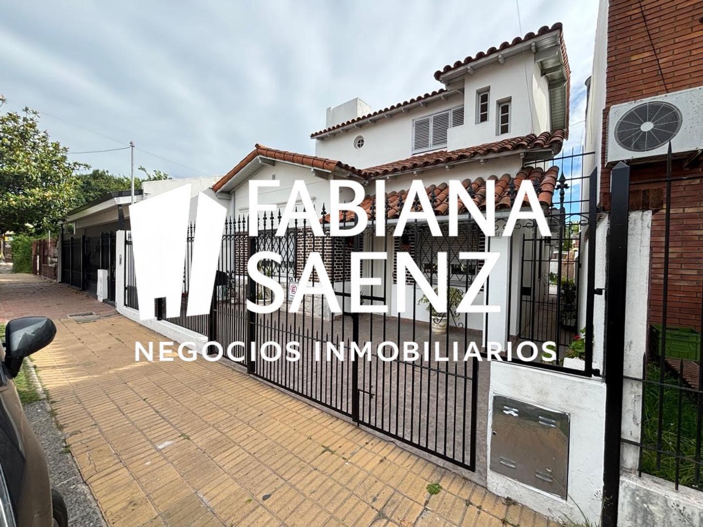 Casa en venta 4 ambientes en Luis Guillon