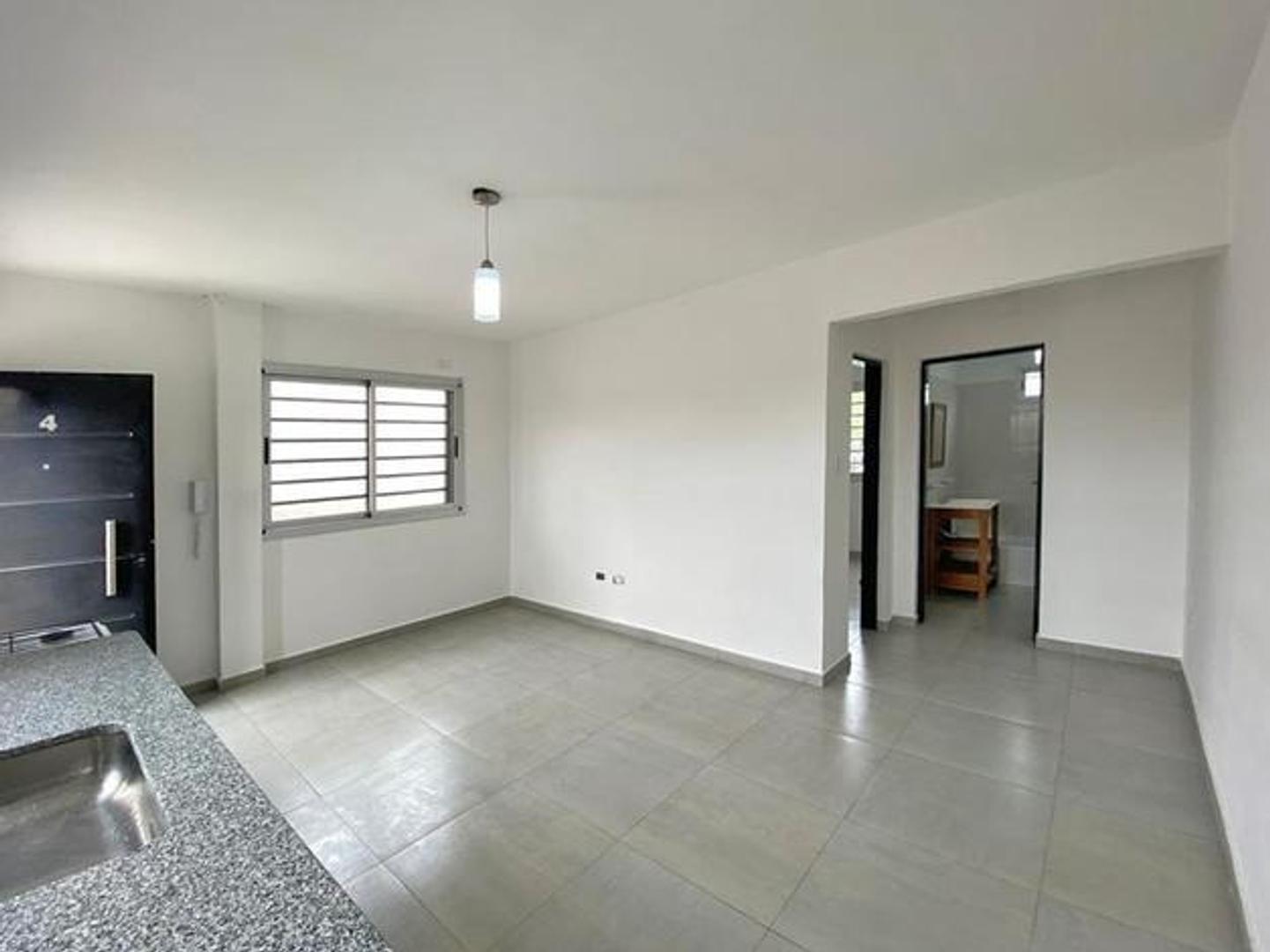 12 De Febrero 500, Piso 1