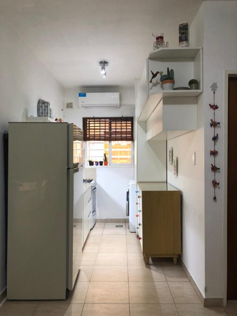 DEPARTAMENTO DE 2 AMBIENTES EN PLANTA BAJA   EN MUY BUENA