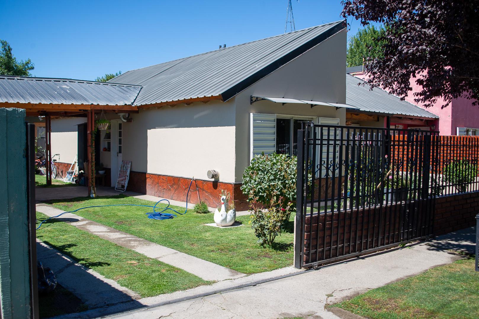 Vivianda familiar con enorme quincho